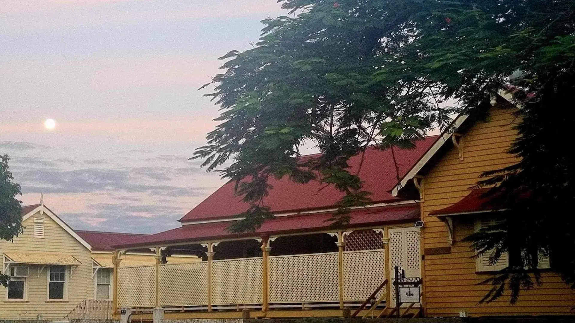 The Old Station Masters House Qld Bed & Breakfast Maryborough