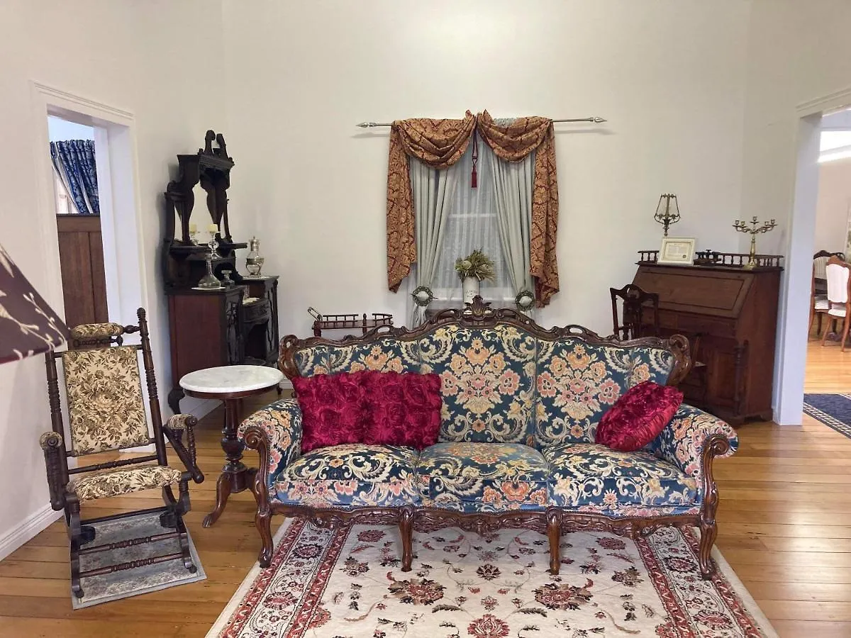 Bed and Breakfast The Old Station Masters House Qld Maryborough 0*,  Austrálie